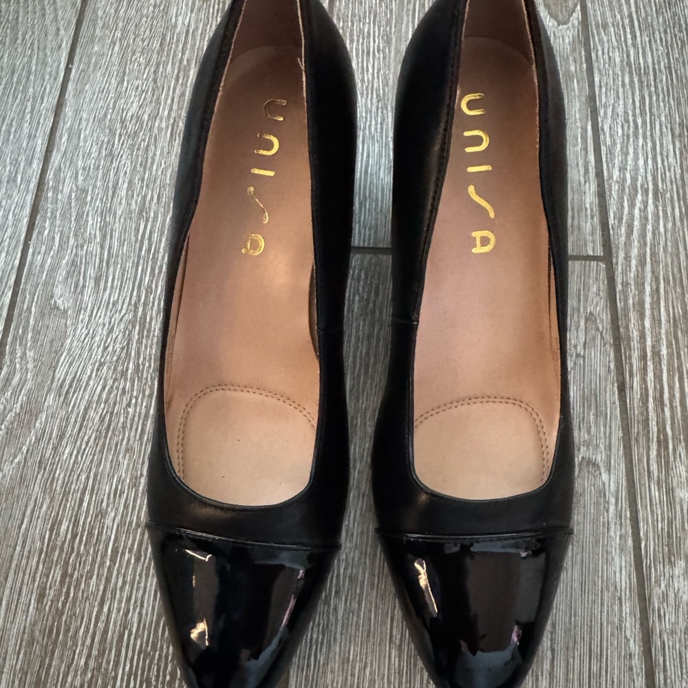 Unisa Black Patent Leather Heels
